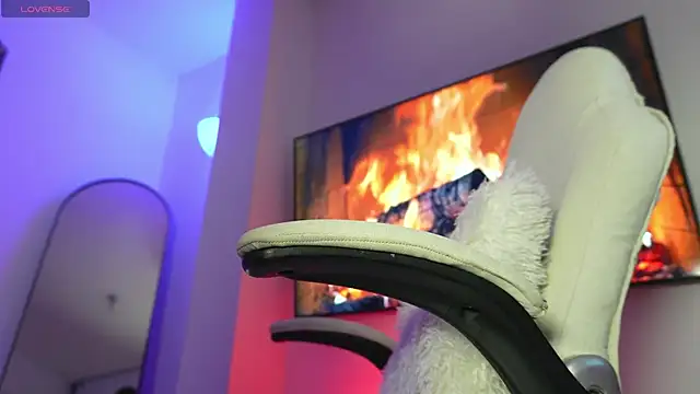 Snapshot of Just_Lu chatting on February 18, 4:14 pm Just Lu online show from February 18, 4:14 pm