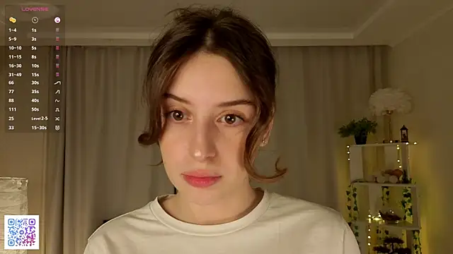 Snapshot of LeanneDinkle chatting on February 13, 4:45 am LeanneDinkle online show from February 13, 4:45 am