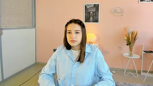 Snapshot of LeanneDinkle chatting on February 4, 10:21 am LeanneDinkle online show from February 4, 10:21 am