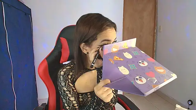 Snapshot of Zoe-Walzer chatting on February 16, 3:32 pm Zoe-Walzer online show from February 16, 3:32 pm