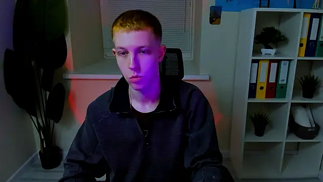 Snapshot of Dylan_Norton chatting on February 20, 10:28 am Dylan Norton online show from February 20, 10:28 am