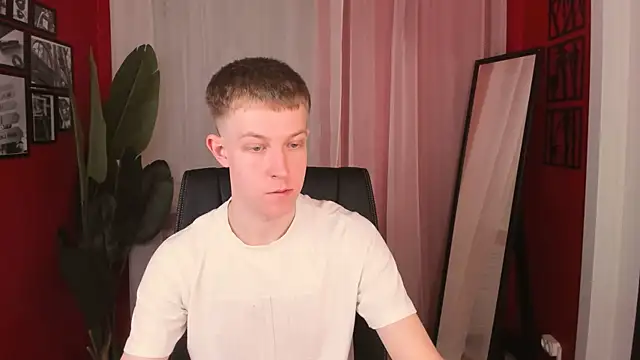 Snapshot of Dylan_Norton chatting on May 5, 5:43 am Dylan Norton online show from May 5, 5:43 am