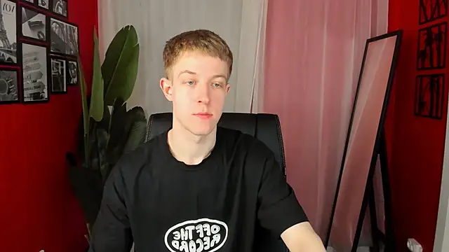 Snapshot of Dylan_Norton chatting on April 21, 10:33 am Dylan Norton online show from April 21, 10:33 am