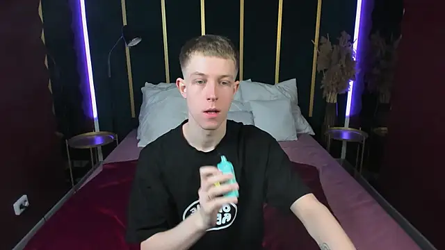 Dylan Norton online show from March 25, 10:25 am