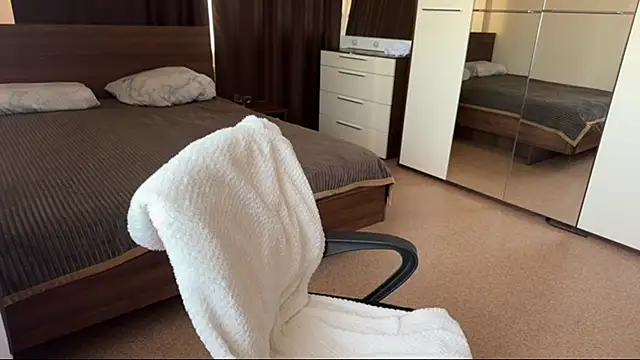 TinaScarlet online show from April 10, 7:15 am