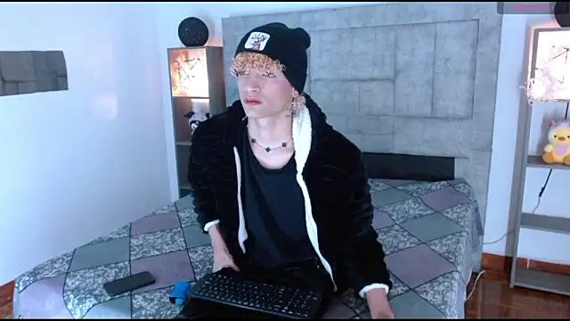 lucke collins22 online show from February 5, 6:20 am