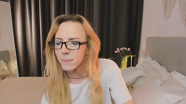 Tiffany  King online show from March 22, 3:46 pm