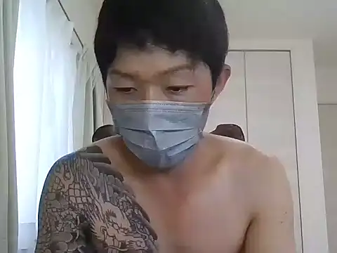 Snapshot of K0U-123 chatting on June 12, 11:24 pm K0U-123 online show from June 12, 11:24 pm