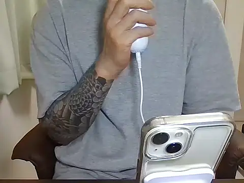 Snapshot of K0U-123 chatting on July 6, 12:34 pm K0U-123 online show from July 6, 12:34 pm
