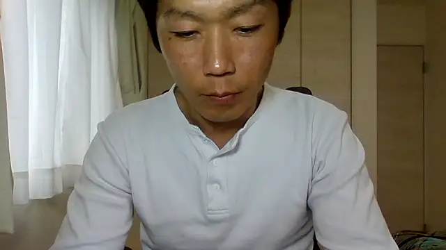 Snapshot of K0U-123 chatting on May 3, 2:27 am K0U-123 online show from May 3, 2:27 am