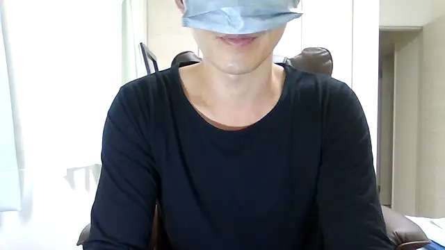 Snapshot of K0U-123 chatting on June 25, 12:41 am K0U-123 online show from June 25, 12:41 am