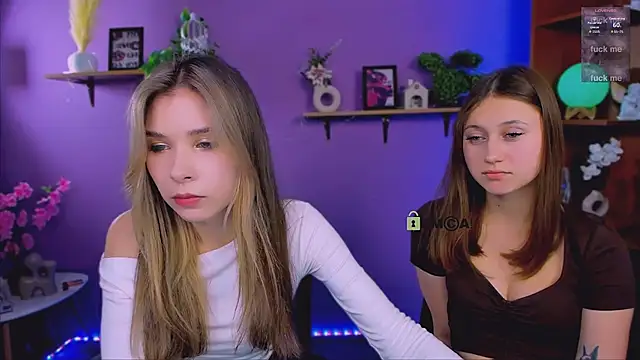 arianaa cat online show from April 9, 11:55 pm