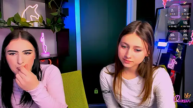 arianaa cat online show from March 24, 8:20 pm