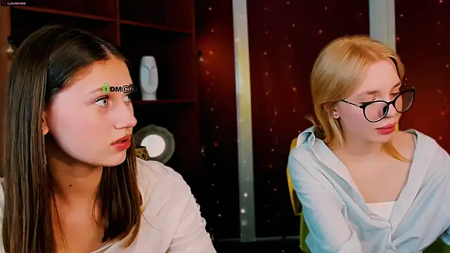 arianaa cat online show from April 14, 6:35 pm