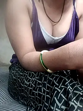 Snapshot of Annuhot143 chatting on February 10, 8:46 am Annuhot143 online show from February 10, 8:46 am