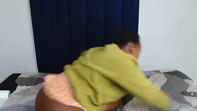 Snapshot of Lissa_27 chatting on February 16, 11:46 pm Lissa 27 online show from February 16, 11:46 pm