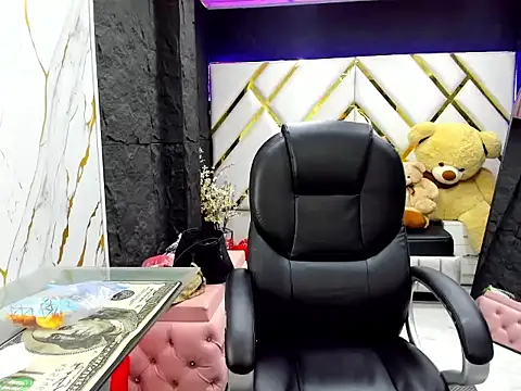 Snapshot of _EmilySquirt chatting on February 21, 1:13 pm EmilySquirt online show from February 21, 1:13 pm