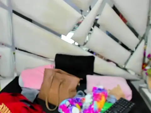 Snapshot of _EmilySquirt chatting on February 13, 1:33 pm EmilySquirt online show from February 13, 1:33 pm