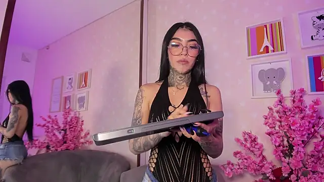 Ashley Blum  online show from March 15, 12:01 pm