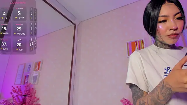 Ashley Blum  online show from April 14, 12:10 pm