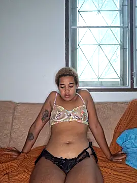 Snapshot of Seductive_Simon333 chatting on February 20, 8:16 am Seductive Simon333 online show from February 20, 8:16 am