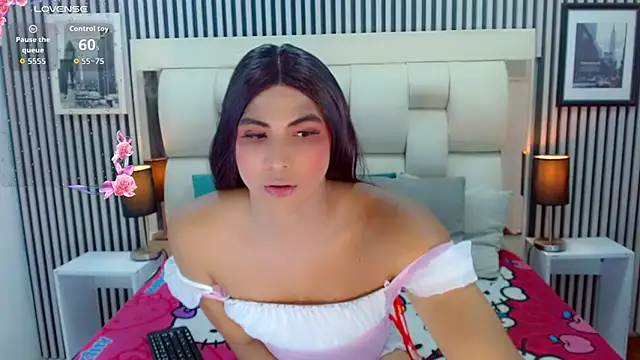 Snapshot of Sophia_Valentina chatting on February 13, 12:38 pm Sophia Valentina online show from February 13, 12:38 pm