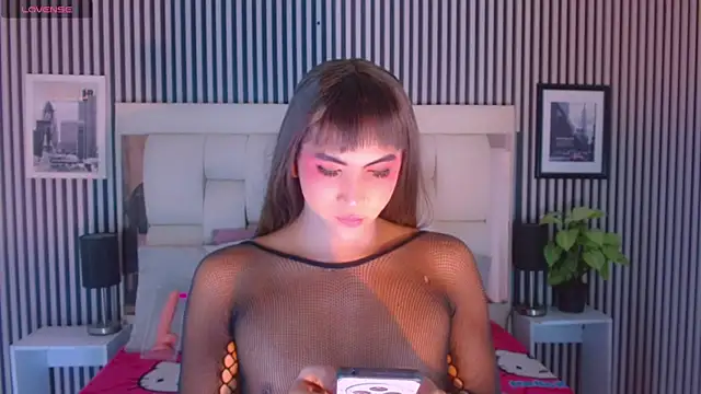 Snapshot of Sophia_Valentina chatting on February 9, 12:47 pm Sophia Valentina online show from February 9, 12:47 pm