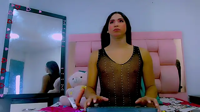 Snapshot of Sophia_Valentina chatting on February 24, 5:08 am Sophia Valentina online show from February 24, 5:08 am