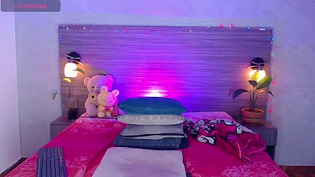 Snapshot of Sophia_Valentina chatting on June 27, 4:29 am Sophia Valentina online show from June 27, 4:29 am