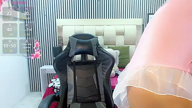 Snapshot of Sophia_Valentina chatting on February 19, 12:57 pm Sophia Valentina online show from February 19, 12:57 pm