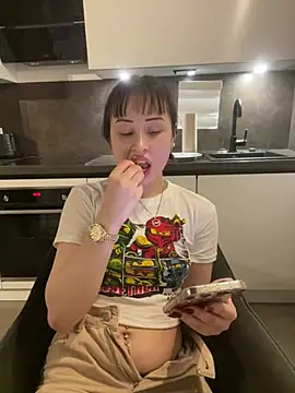 Just-Lilly online show from July 12, 10:21 pm