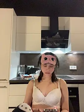 Just-Lilly online show from March 26, 5:39 am