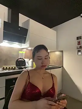 Just-Lilly online show from March 7, 12:43 pm