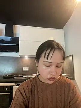 Just-Lilly online show from May 24, 3:56 pm
