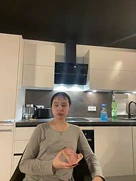 Just-Lilly online show from April 10, 1:51 pm