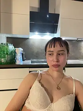 Just-Lilly online show from April 1, 6:05 pm