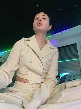 Just-Lilly online show from March 15, 9:22 pm