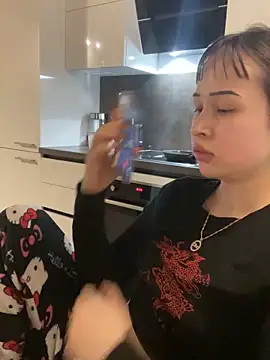 Just-Lilly online show from April 11, 7:50 pm