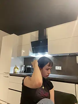 Just-Lilly online show from April 17, 8:11 pm