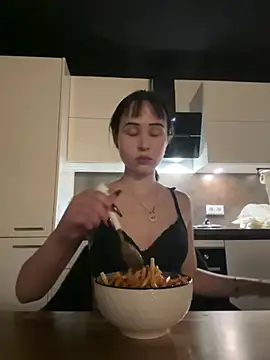 Snapshot of Just-Lilly chatting on February 2, 9:25 pm Just-Lilly online show from February 2, 9:25 pm