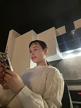 Just-Lilly online show from March 18, 11:59 pm