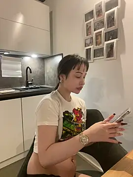 Just-Lilly online show from July 10, 7:47 pm