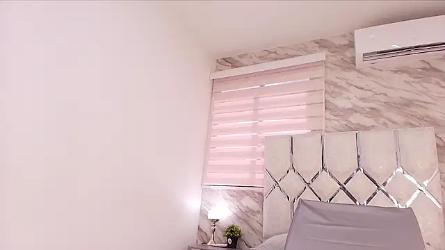 Snapshot of ivanna_vg chatting on February 13, 7:25 pm ivanna vg online show from February 13, 7:25 pm