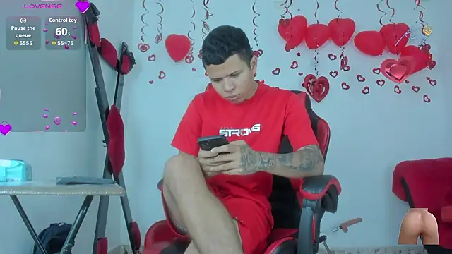 Snapshot of Steven_and_Camilo18 chatting on February 20, 11:45 am Steven and Camilo18 online show from February 20, 11:45 am