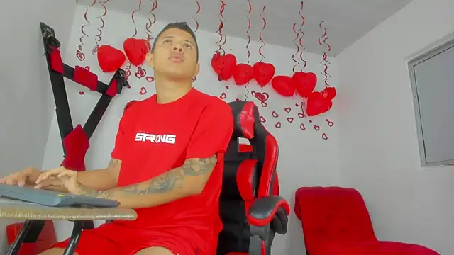 Snapshot of Steven_and_Camilo18 chatting on February 16, 11:20 am Steven and Camilo18 online show from February 16, 11:20 am