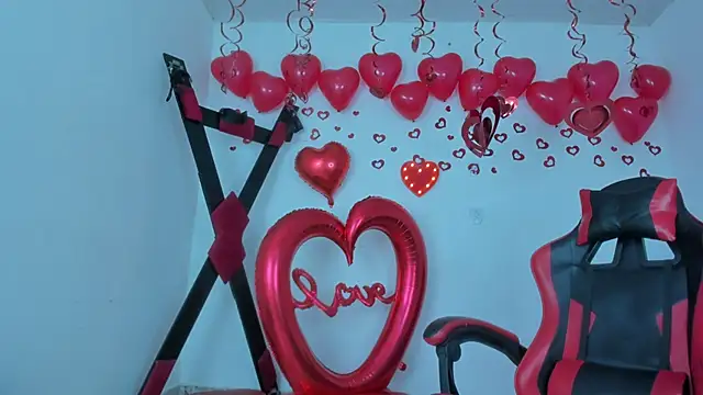 Snapshot of Steven_and_Camilo18 chatting on February 12, 11:43 am Steven and Camilo18 online show from February 12, 11:43 am