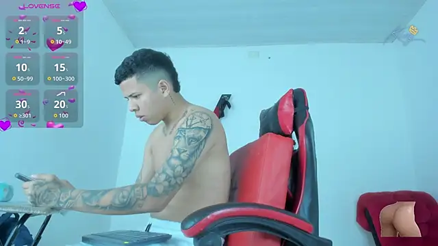 Snapshot of Steven_and_Camilo18 chatting on February 25, 11:21 am Steven and Camilo18 online show from February 25, 11:21 am