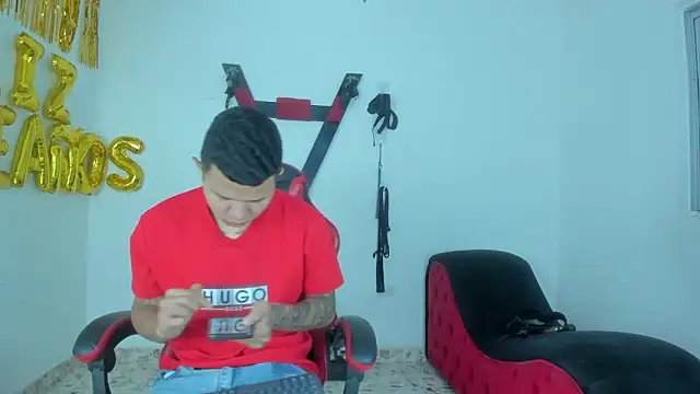 Snapshot of Steven_and_Camilo18 chatting on February 9, 11:30 am Steven and Camilo18 online show from February 9, 11:30 am