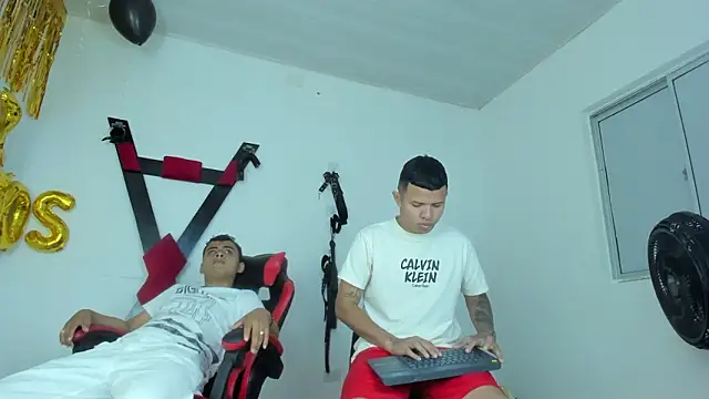 Snapshot of Steven_and_Camilo18 chatting on February 3, 11:59 am Steven and Camilo18 online show from February 3, 11:59 am