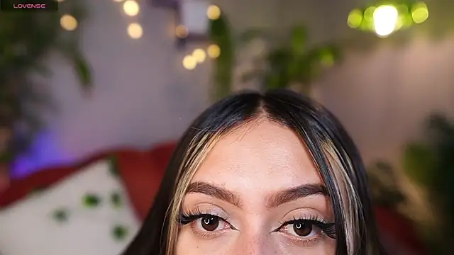 Giselle Laurens  online show from April 9, 7:20 pm